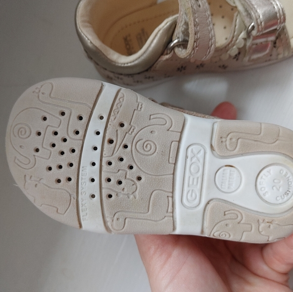 Toddler sized 20 Geox Sandals, worn twice. - Picture 3 of 8